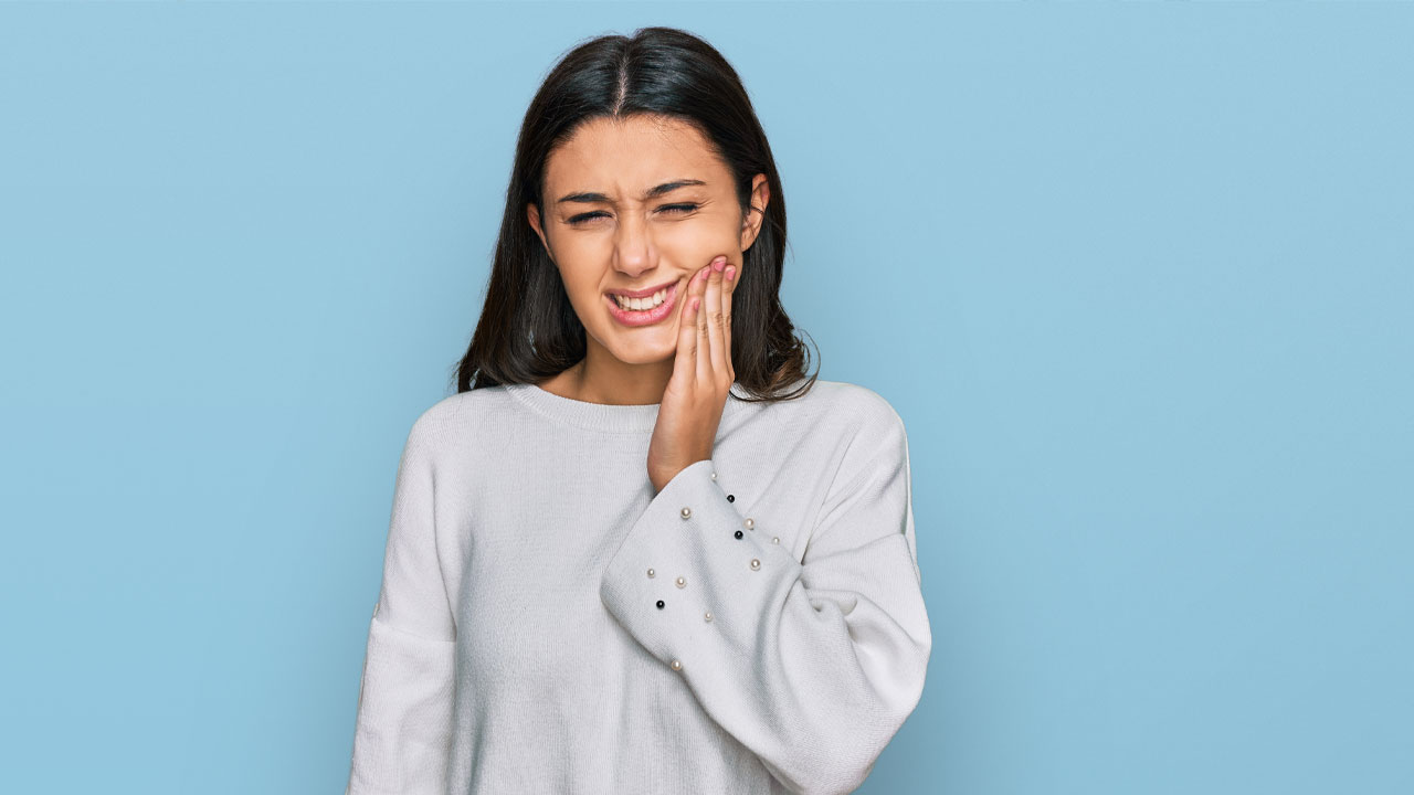 Woman with toothache